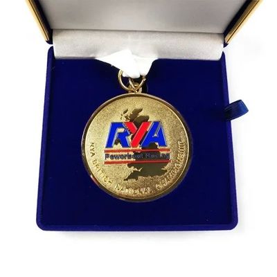 kupować Zindywidualizowany logo wygrawerowany medale z nagrody sportowej z Premium aksamitne opakowanie produkcja online