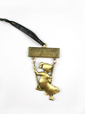 kupować Doświadcz nostalgii i cudu z Dreamer's Swing Cirque du Soleil Imagination Ornament Zastosowalne metal wykończenie produkcja online